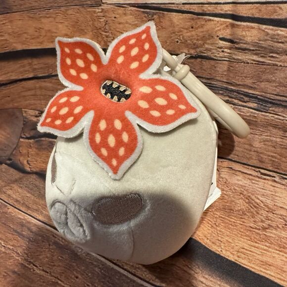 Stranger Things Demogorgon Squishmallows Plush 3.5" Backpack Clip-On Keychain - Picture 2 of 11